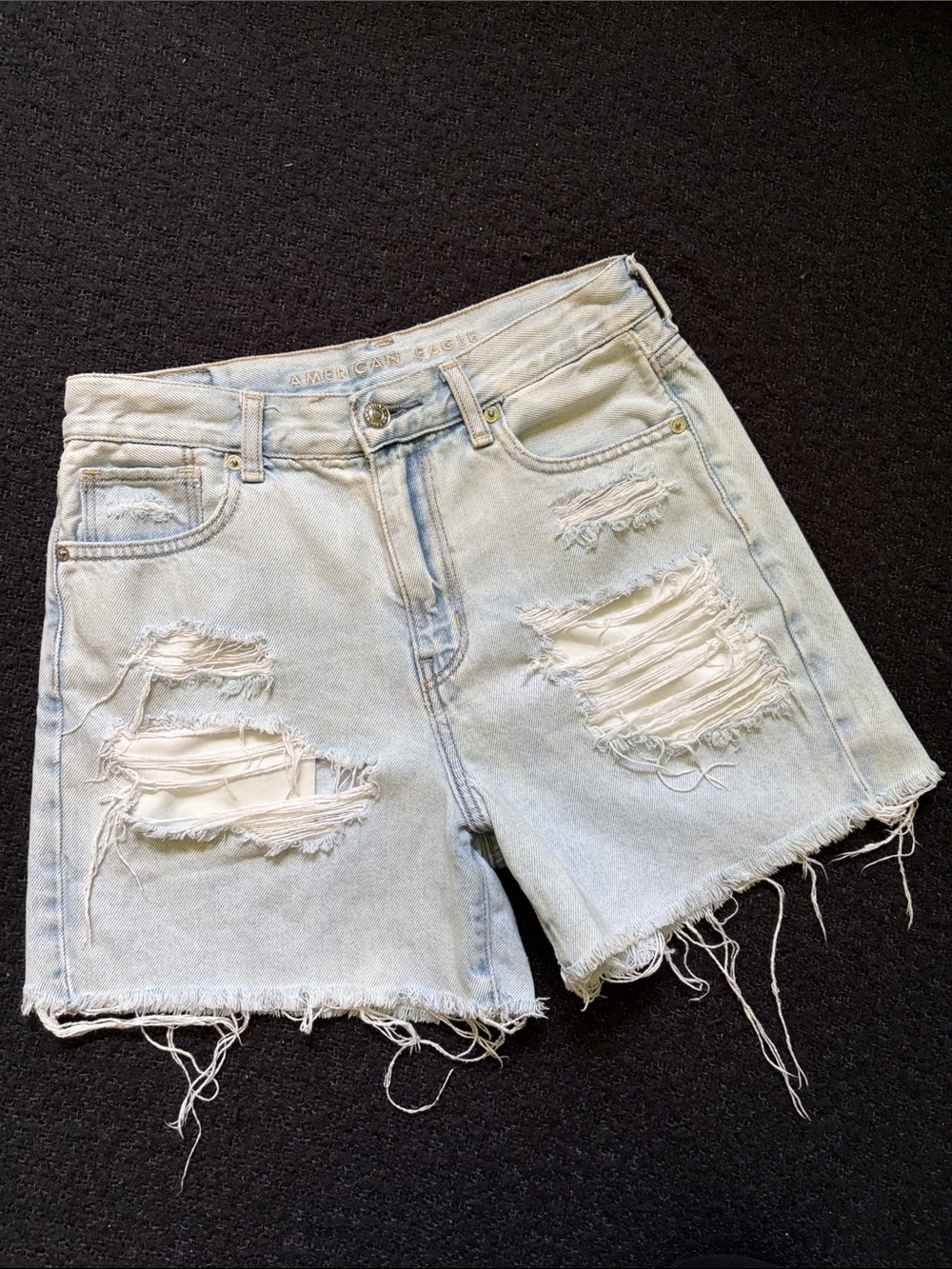☀️ AMERICAN EAGLE WOMENS SIZE 2 LIGHT WASH DISTRESSED DENIM HIGH RISE SHORTS